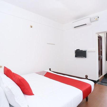 Oyo Flagship Kaveri Tourist Home Guruvayur Luaran gambar