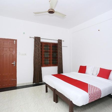 Oyo Flagship Kaveri Tourist Home Guruvayur Luaran gambar