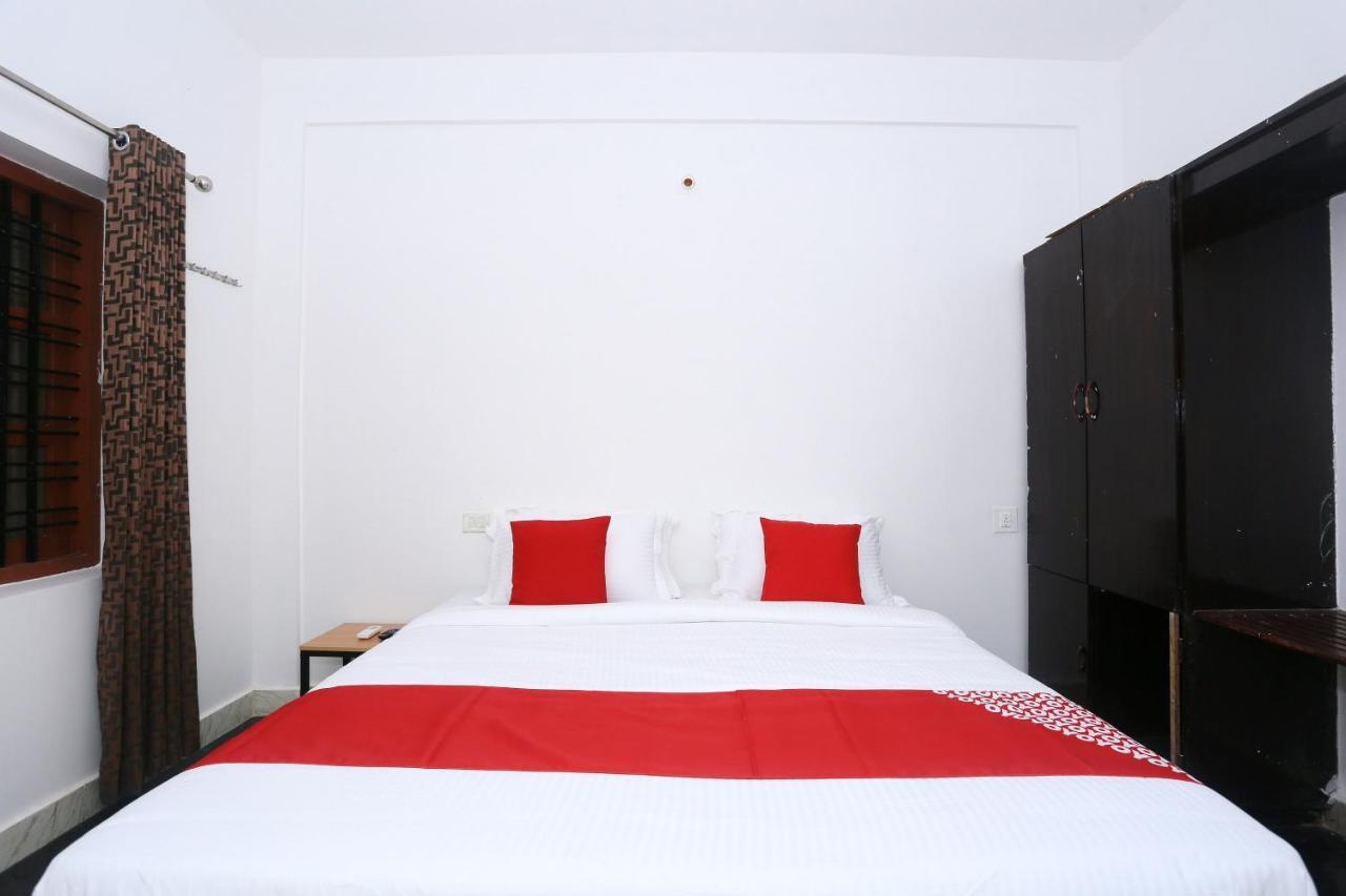 Oyo Flagship Kaveri Tourist Home Guruvayur Luaran gambar