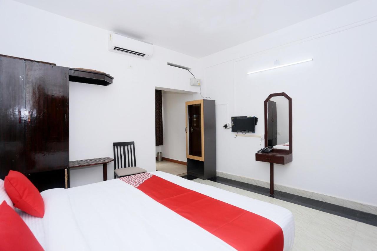 Oyo Flagship Kaveri Tourist Home Guruvayur Luaran gambar