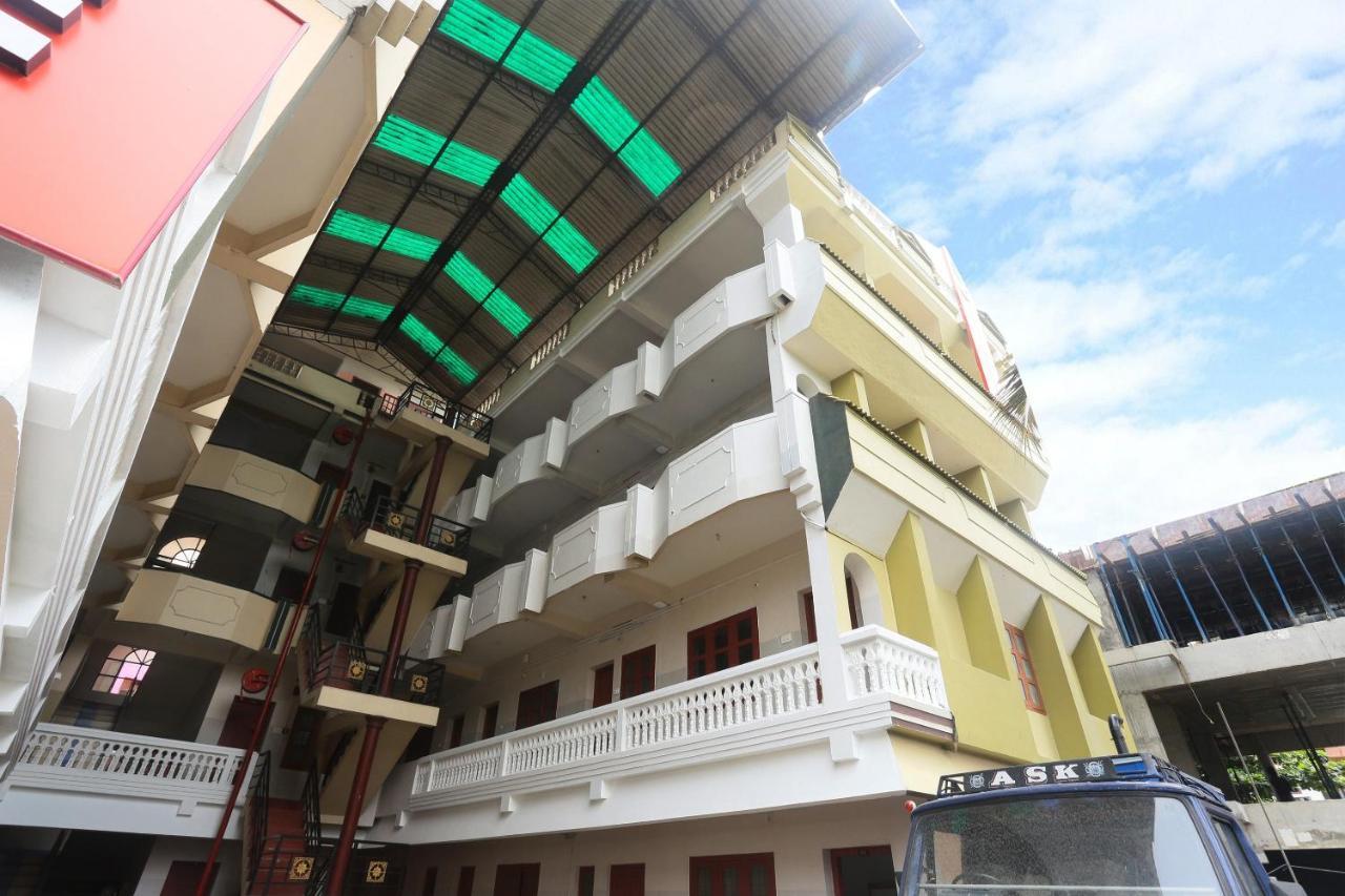 Oyo Flagship Kaveri Tourist Home Guruvayur Luaran gambar