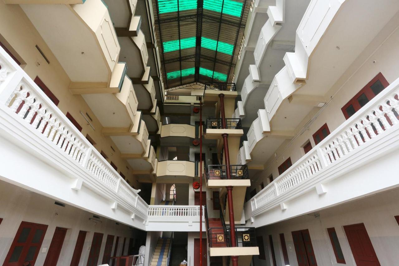 Oyo Flagship Kaveri Tourist Home Guruvayur Luaran gambar
