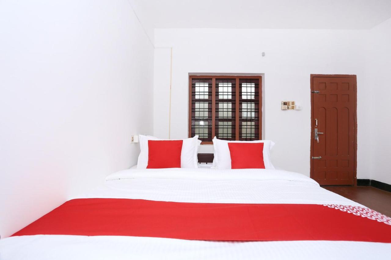 Oyo Flagship Kaveri Tourist Home Guruvayur Luaran gambar