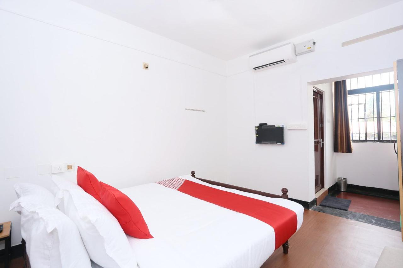 Oyo Flagship Kaveri Tourist Home Guruvayur Luaran gambar