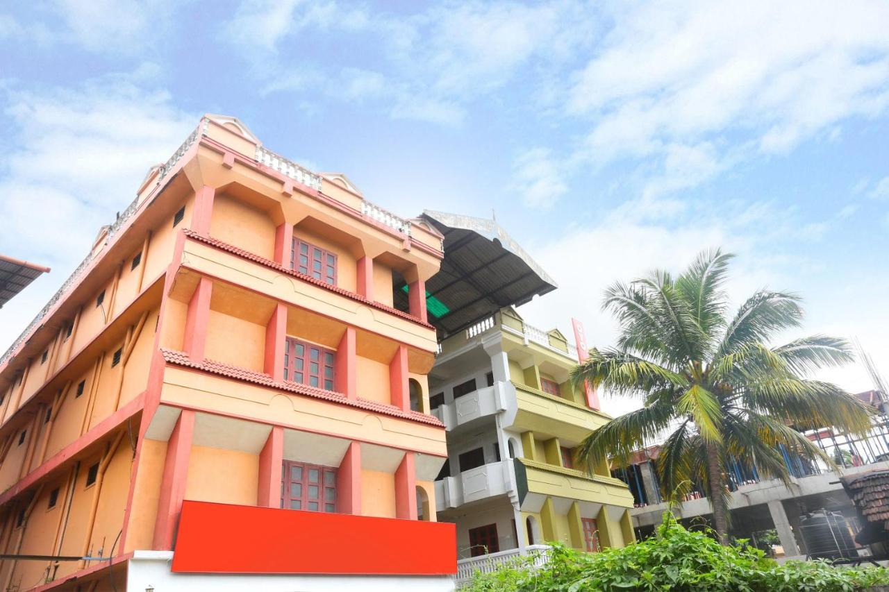 Oyo Flagship Kaveri Tourist Home Guruvayur Luaran gambar