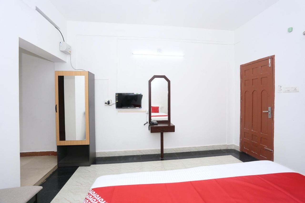 Oyo Flagship Kaveri Tourist Home Guruvayur Luaran gambar