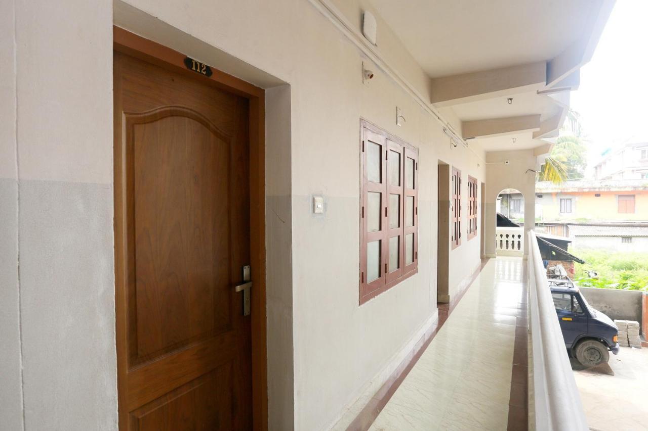 Oyo Flagship Kaveri Tourist Home Guruvayur Luaran gambar