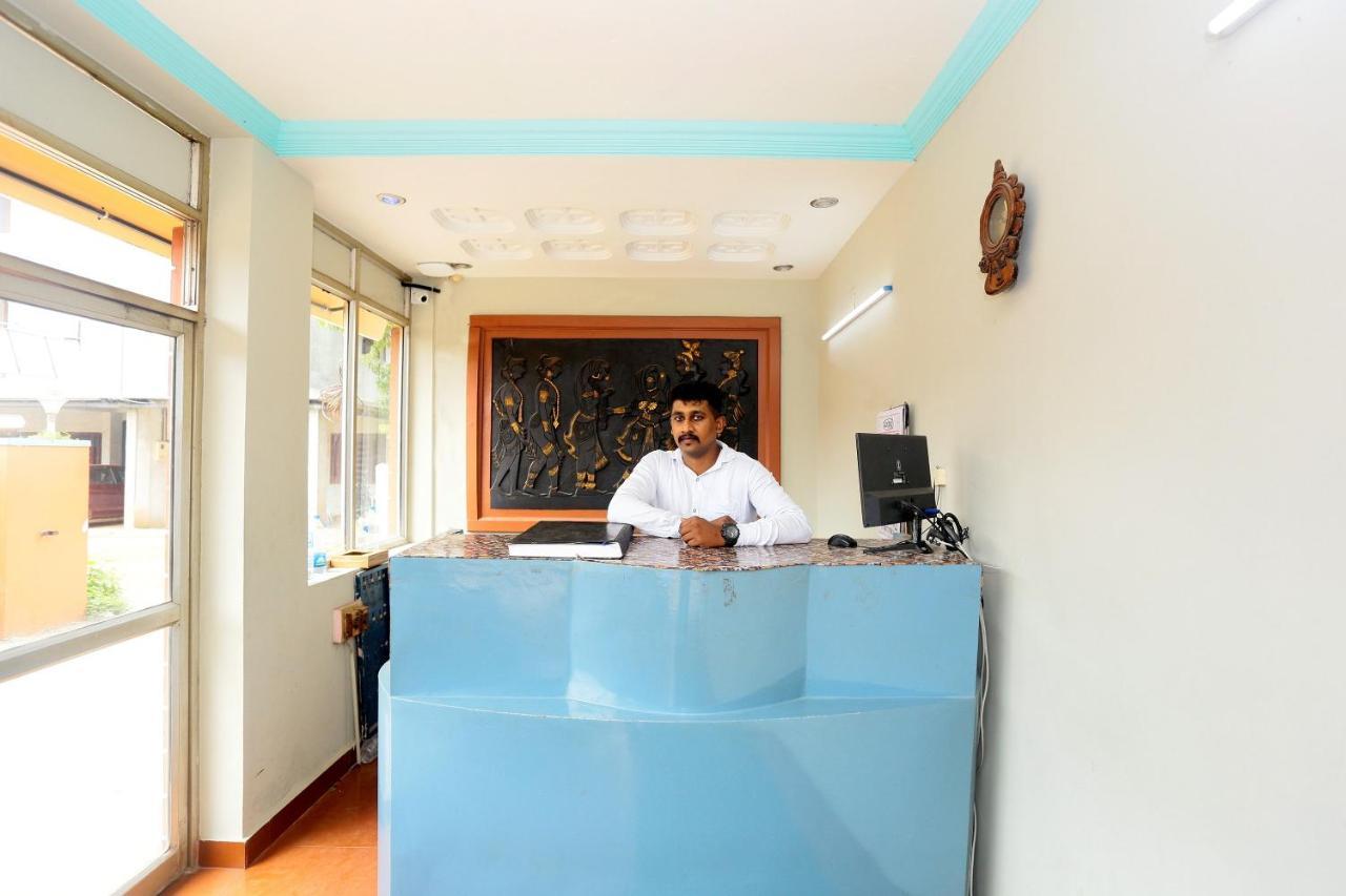 Oyo Flagship Kaveri Tourist Home Guruvayur Luaran gambar
