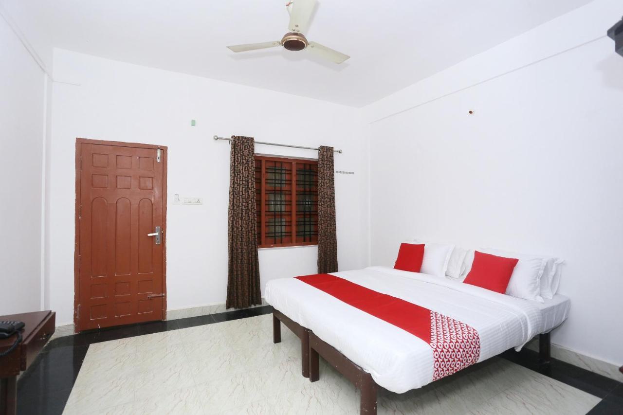 Oyo Flagship Kaveri Tourist Home Guruvayur Luaran gambar